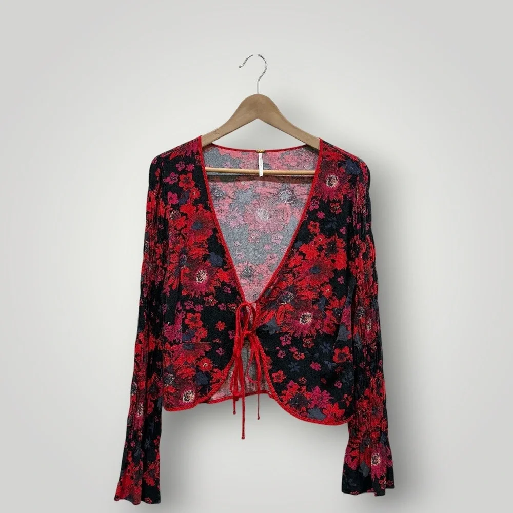 Free People Red Black Floral Tie Front Cropped Blouse Bell Sleeve Sz‎ M